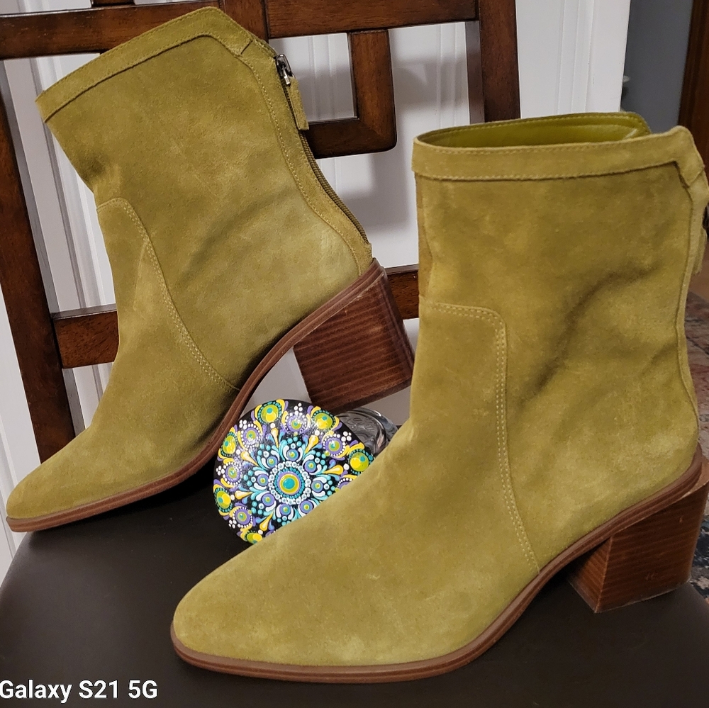 Vince Camuto booties 12M